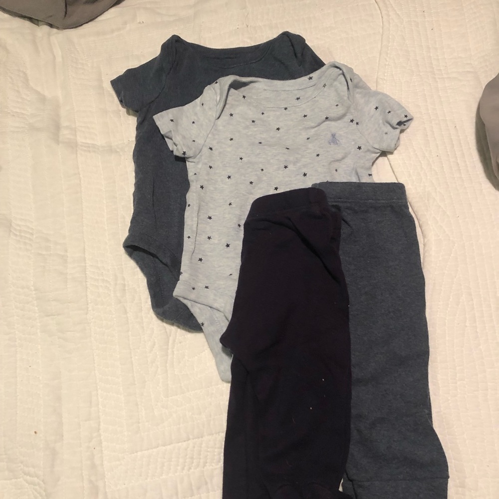 NWOT Unisex/Gender Neutral Gap Grey/Navy Onesie + Pant Bundle Size: 0-3 Months